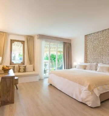 ห้องสวนเขตร้อนพร้อมวิวสระว่ายน้ำ