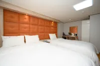 Daeyoung Hotel Myeongdong - Dağ Manzaralı