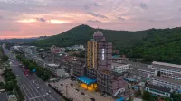 Huashi Hotel Hotels in Huashi Town-Huaxi Valley Scenic Area