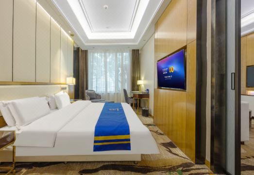 호텔 입구 전경