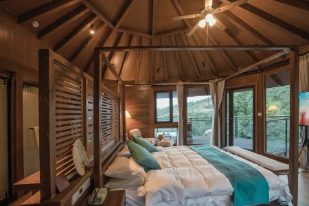 DIONYSUS BAY VILLAGE RESORT