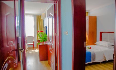Tianyi Holiday Hotel - Housity