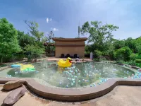 Golden Shining Gulf Hot Spring Resort Hotel فنادق في تشيُ جينغ