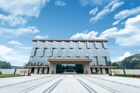Tianfu Health Sports Hotel Отели рядом с достопримечательностью «Heidi and the garden of the dragonfly»