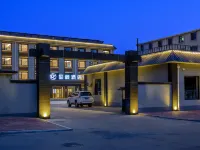 Starway Hotel (Chifeng Wulanbutong Scenic Area Branch) Hotels in Chifeng