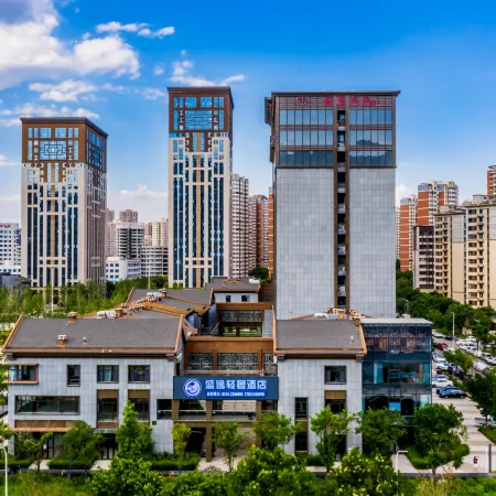 Shengyi Light Luxury Hotel (Chengde South Station Store)