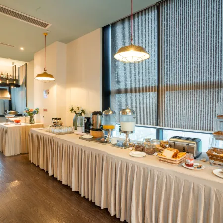 Milan Junyi Hotel
