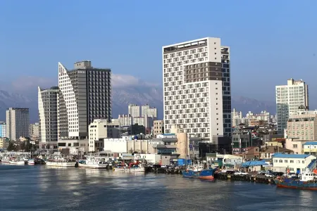 Sunrise Hotel 11F junior suite Room Отели рядом с достопримечательностью «Sokcho City Museum & Displaced Civilians Folk Village»