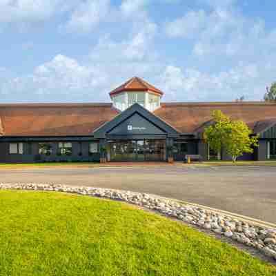 Holiday Inn AYLESBURY by IHG Hotel Exterior