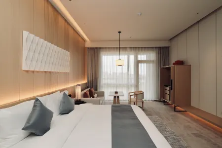 Qingdao Red Rock Hotel