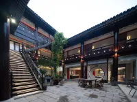 裏下河客棧（鳳城河景區老街店） - 小旅館