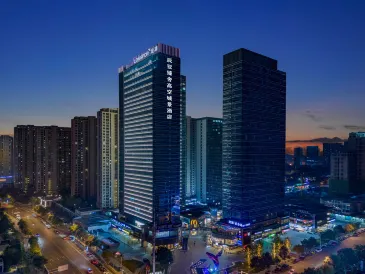 Chenya Yushe High-altitude City View Cinema Hotel (Hunan Financial Center Chazishan Subway Station)