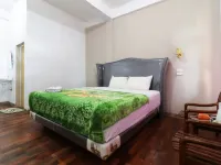 Villa Keluarga BRE Batunanggar Hotels in Karo