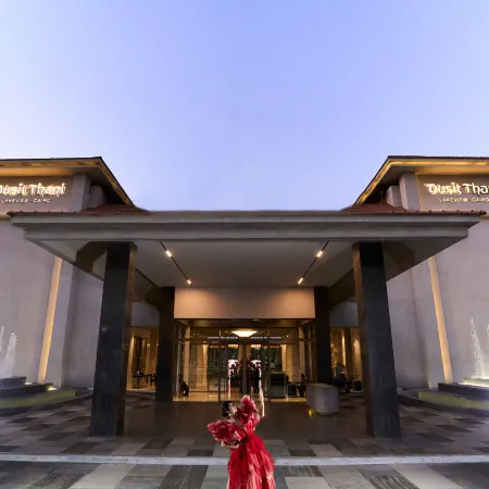 Dusit Thani LakeView Cairo