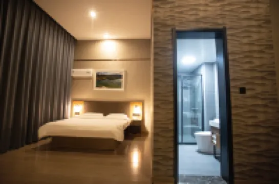 Homeinn Superior Cloud Hotel (Chaoyang Youyi Avenue Railway Station)