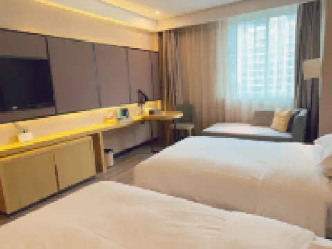 Beiman Hotel (Wuzhou Wanhui Plaza, yingshang High-speed Railway Station)