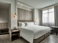 Novotel Singapore on Kitchener Отели рядом с достопримечательностью «Каланг»