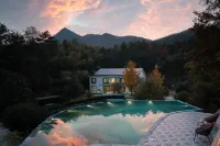 SJXZ •  Mountain Beauty Hotel - Pools