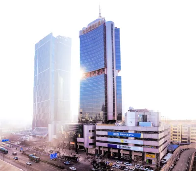 Shandong News Hotel (Quancheng Square Daming Lake Branch) Hotels in Jinan