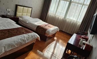 Luoshan Manjianghong Business Hotel