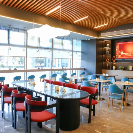 Yiju Life Hotel (Ningbo Dongbu Xincheng International Convention Center)