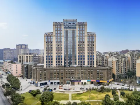 Lavande Hotel (Dujiangyan Rongchuang Amusement Park Panda Valley Branch) Hotels near Dujiangyan Railway Station