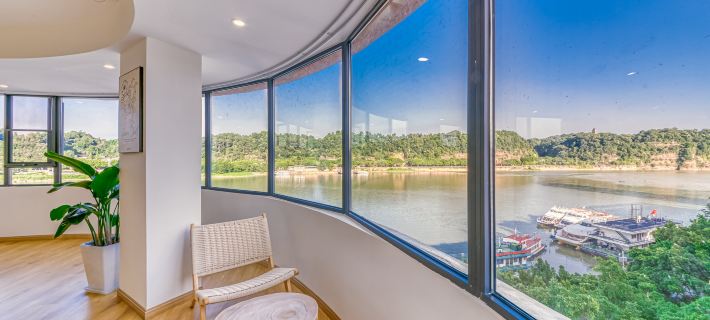 Jiangshang Lingyun · Qingwan Hotel (Zhanggong Bridge Shangzhongshun Gourmet Street) Отели в г. Лэшань