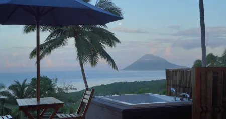 Bobocabin Bunaken Hills, Manado Отели рядом с достопримечательностью «GMIM Sentrum Manado»