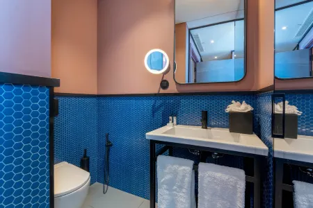 The Editory Riverside Santa Apolónia Hotel