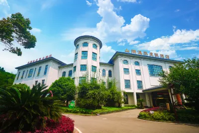 Jiayushan Lake Hot Spring Resort Hotel Hotels near Huangdi Relic Site