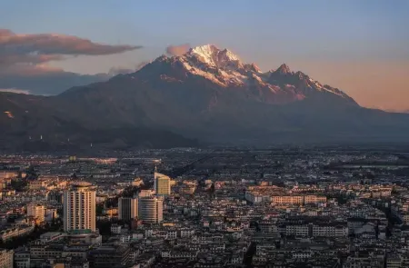 Cloudy Sun, Sunshine, Jinshan View, Snow Mountain Ancient City, Panoramic Mountain Residence