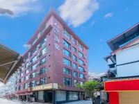 雲溪海棠·日照金山全景空中花園酒店 鄰近黑龍潭公園的酒店