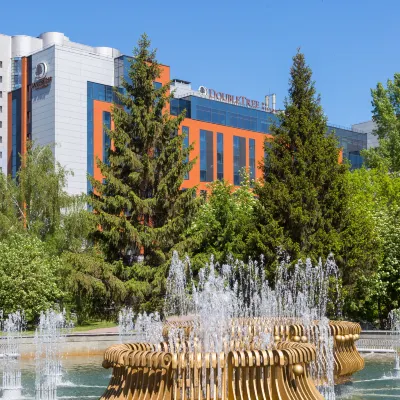 DoubleTree by Hilton Новосибирск (Даблтри Хилтон Новосибирск) Отели рядом с достопримечательностью «пл. Ленина»