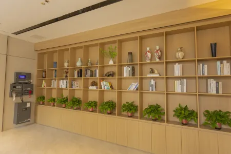 Yunfan Hotel Отели рядом с достопримечательностью «The Chinese Pagoda Tree Park»