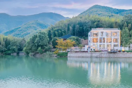 Changxing Nuanzhu·180° Lake View Resort Villa Design Beautiful Отели рядом с достопримечательностью «Changxing Badujie Scenic Area»