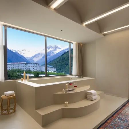 Mountain Twilight & Snow Reflection - Private Hot Spring Villa (Kangding Yulin Flagship Store)