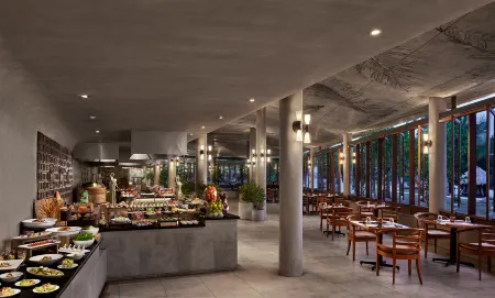 Cinnamon Bentota Beach - Signature Selection Отели рядом со станцией Aluthgama Railway Station