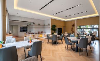 VX Hotel (Kunming Railway Station)