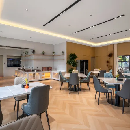 Gefei VX Hotel (North Square of Kunming Railway Station)