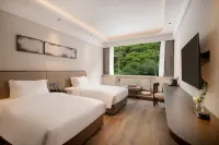 Zhuishan Mingjing Hot Spring Resort Hotel