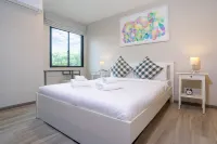 1-Bedroom Apartment with Pool View (250M. to Nai Yang beach) Отели в г. 