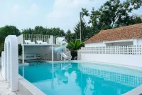 Moganshan Zorazora Swimming Pool Slide Resort Homestay Hotels in Huzhou