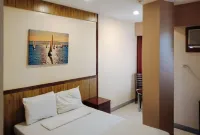 RedDoorz @ H.F. Golden Travellers Inn Hotels in Iloilo