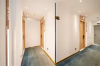 Lucky Hotel（Shanghai People's Square Metro Station Nanjing Road Pedestrian Street Hotel）