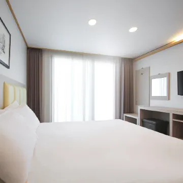 Shin Shin Hotel Jeju City Отели рядом с достопримечательностью «Храм Пэкчеса»
