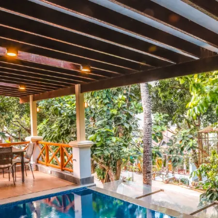 Noni's Resort