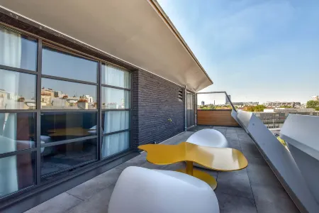 Hôtel B55 Отели рядом с достопримечательностью «Катакомбы Парижа»