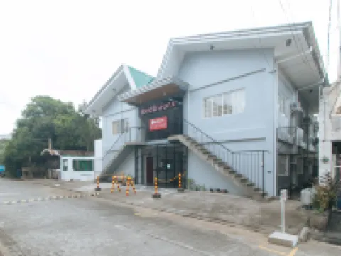 RedDoorz @ VCloud Hills near De La Salle Dasmarinas Cavite Hotels in Dasmarinas