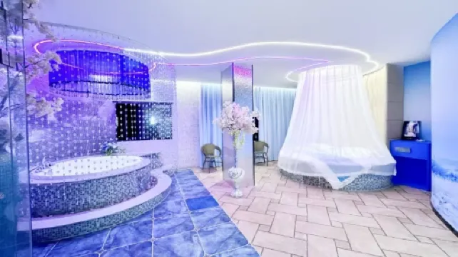 Lixin colorful art Hotel