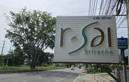 R-sai Sriracha